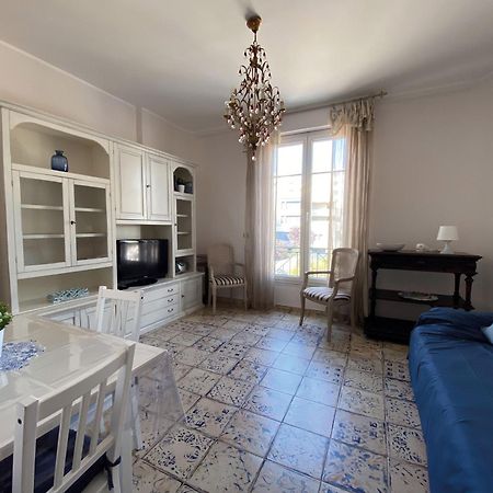 Beautiful Renovated Apartment ,Next To The Beach ! Air-C, Free Parking! Nice Bagian luar foto